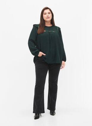 Viskosebluse med volanger og blonder, Scarab, Model image number 2