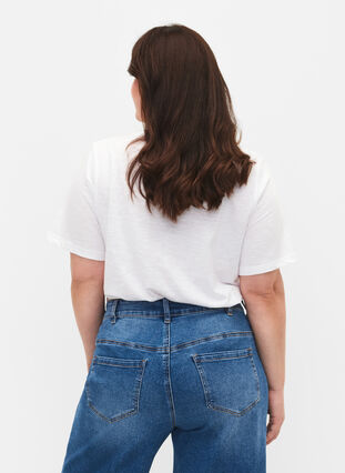 Zizzi Kortermet basic T-skjorte med V-hals, Hvit, Model image number 2