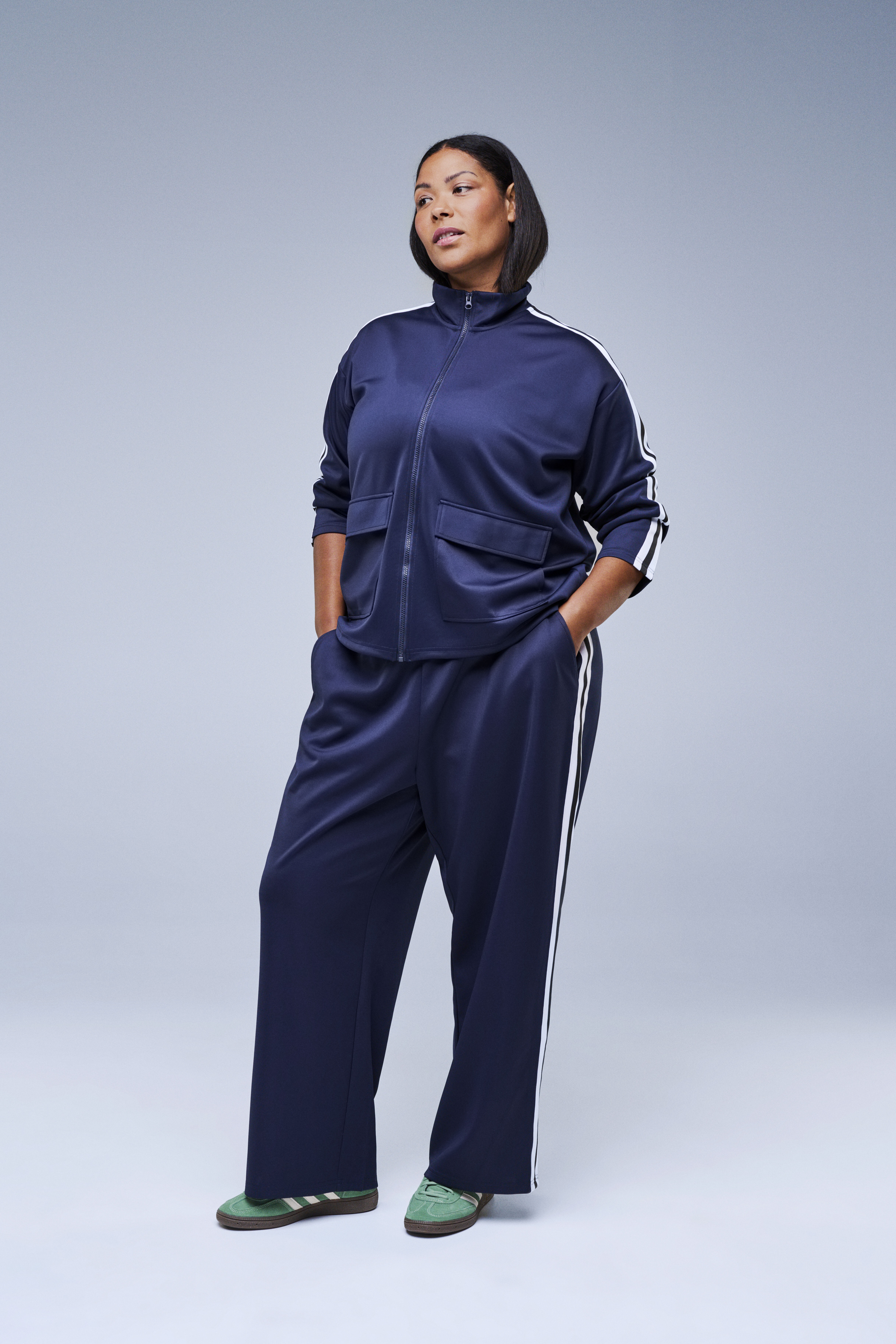 Zizzi Treningssett med sporty striper, , Model