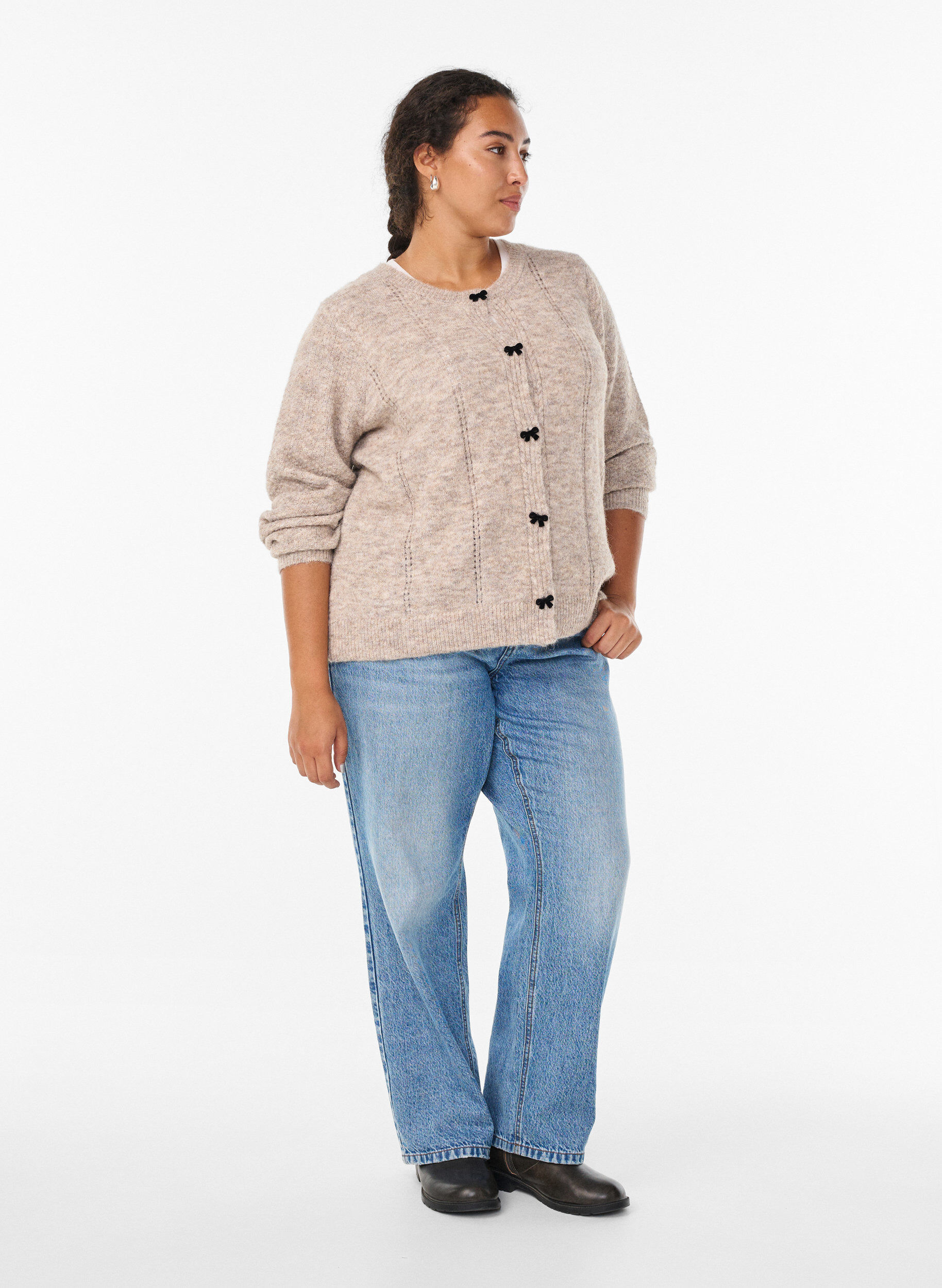Zizzi Cardigan med sl&oslash;yfeknapper og hullm&oslash;nster, Beige, Model image number 1