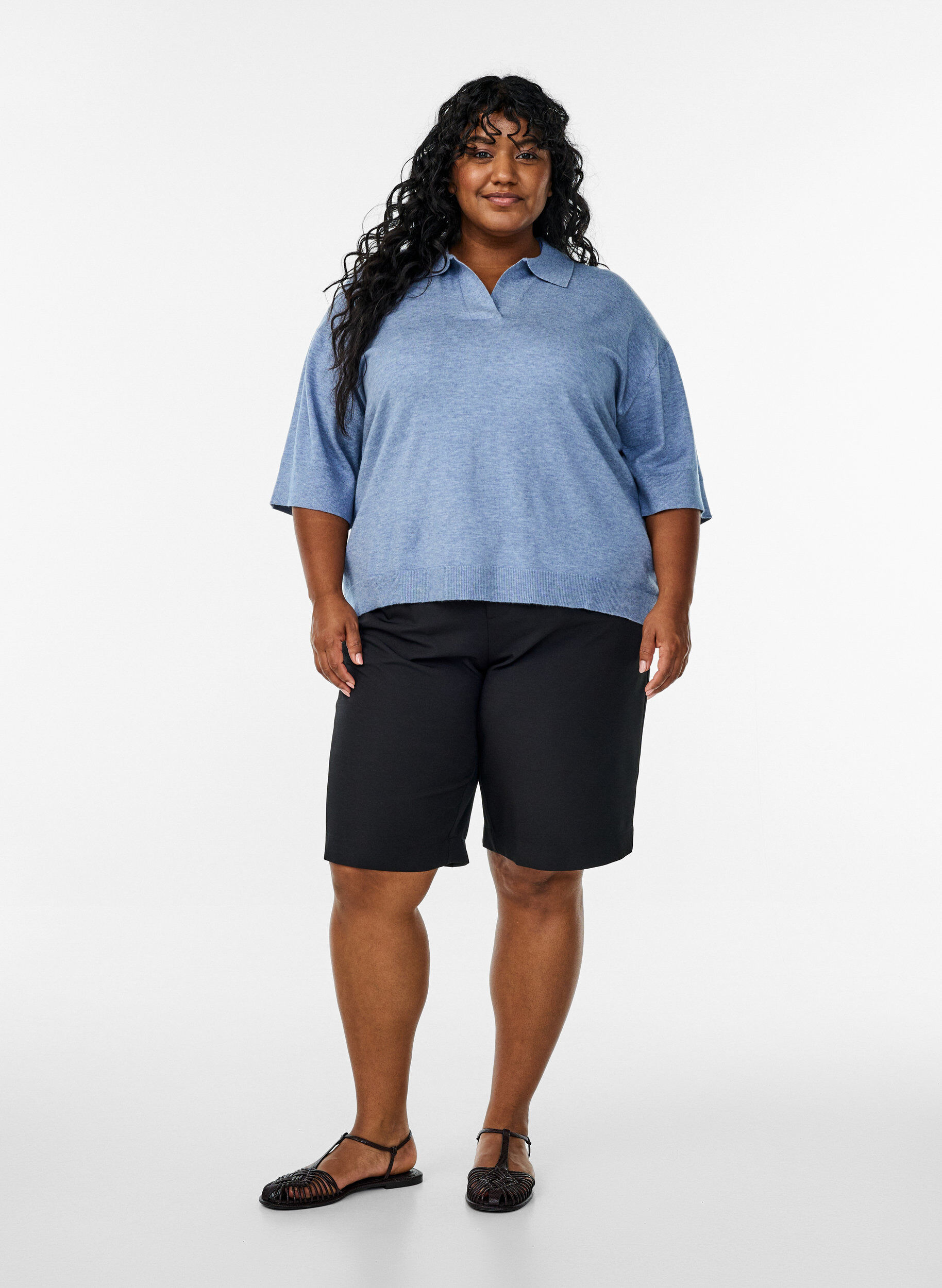 Zizzi Strikket bluse med krage og korte ermer, Bl&aring;, Model image number 1