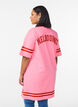 Kort T-skjortekjole med sporty detaljer, Rosa, Model image number 2