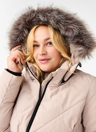 Zizzi Lang vinterkåpe med kroklukking og en imitert pelskrage, Simply Taupe, Model image number 4