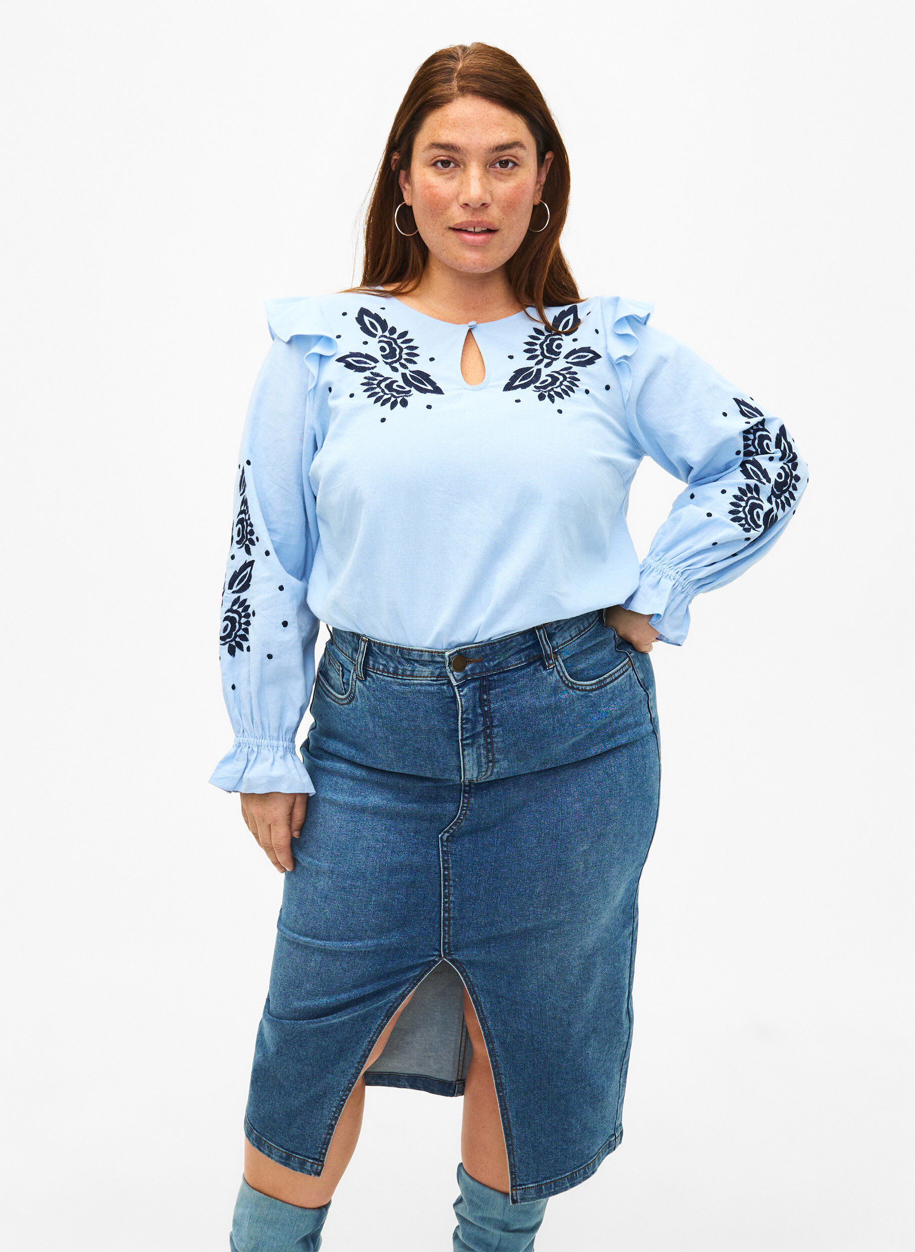 Zizzi Dongeriskj&oslash;rt med splitt foran, Blue denim, Model image number 0