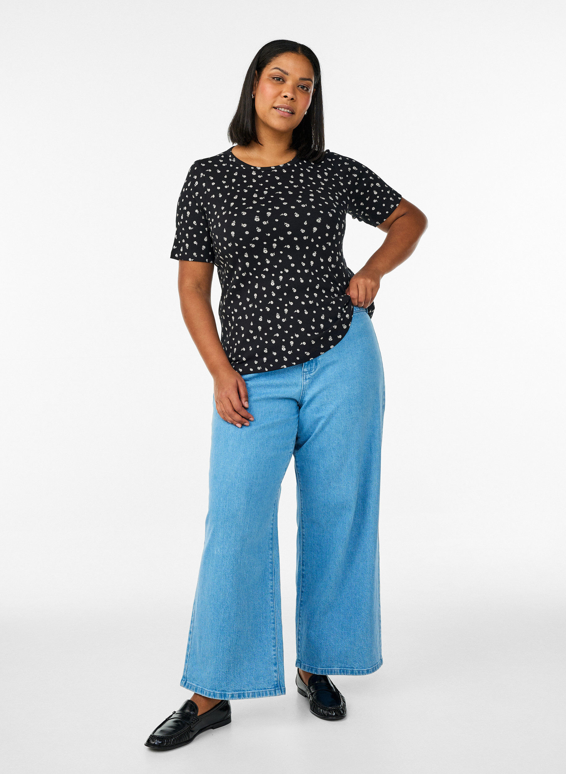 Zizzi Bomulls T-skjorte med heldekkende trykk, Svart, Model image number 1