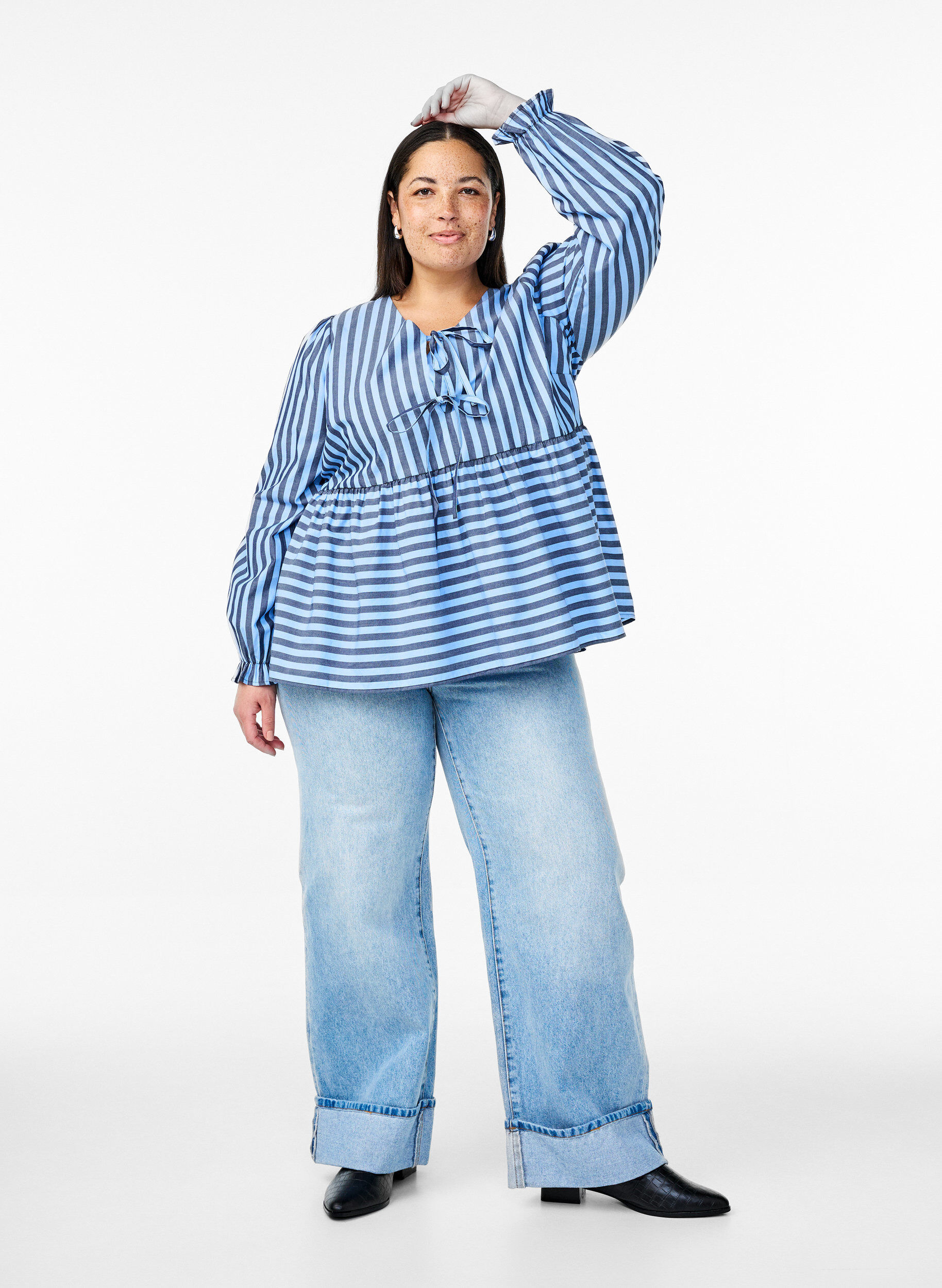 Zizzi Bluse med striper og sl&oslash;yfer, Bl&aring;, Model image number 1