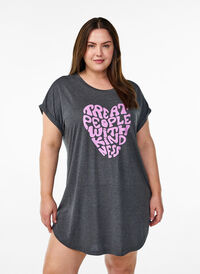 Kortermet nattkjole med teksttrykk, Svart Kortermet nattkjole med teksttrykk, Svart, Model