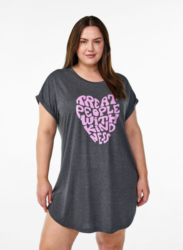 Zizzi Kortermet nattkjole med teksttrykk, Svart, Model image number 0