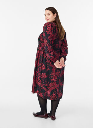 Zizzi Blomstret kjole med smocket topp, Svart, Model image number 1