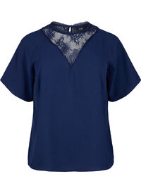 Bluse med korte ermer og blonder (GRS)