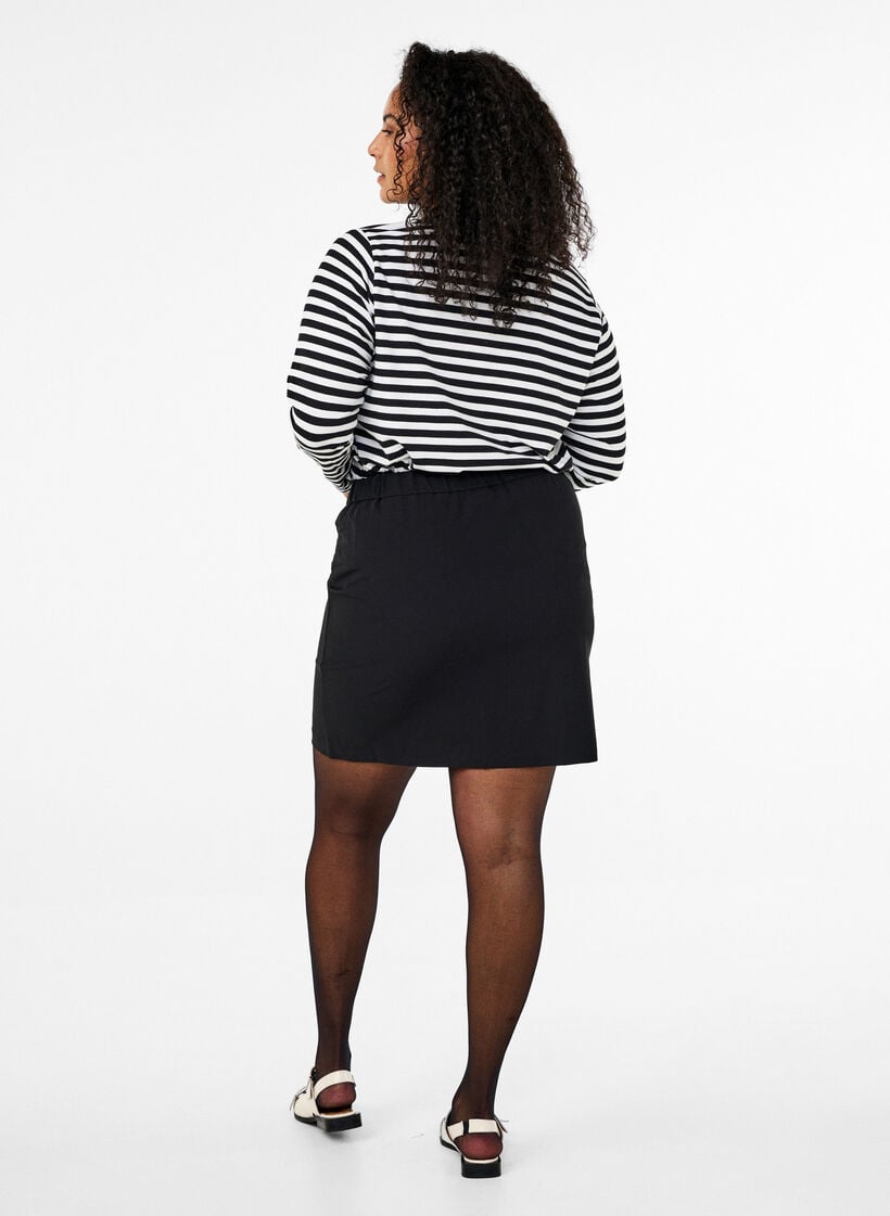 Kort skjørt med strikk i midjen bak, Black, Model image number 1