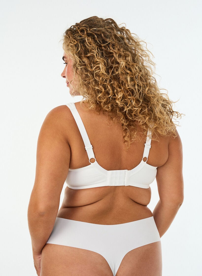 Komfortabel BH med blonder overlegg og formede sk&aring;ler, Hvit, Model image number 1