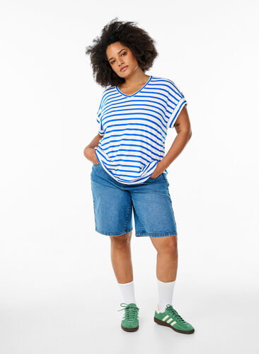 Zizzi Stripete T-skjorte med V-hals, Blå, Model image number 1