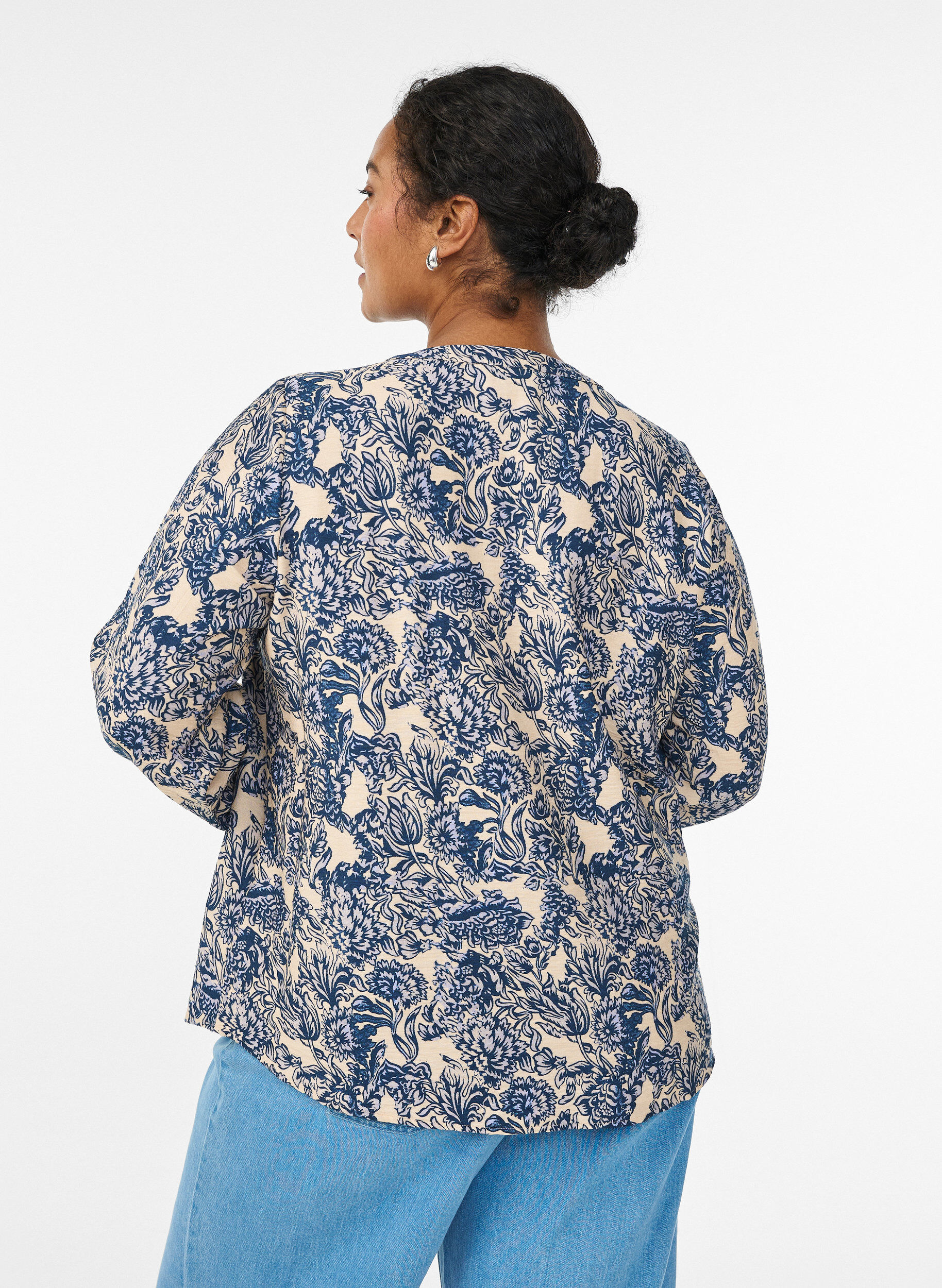 Zizzi Langermet bluse med m&oslash;nster og knapper, Bl&aring;, Model image number 2