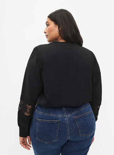 Zizzi Viskosebluse med heklede detaljer, Black, Model image number 1