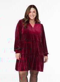 Kort velourkjole med volangkrage og lange ermer, Rød Kort velourkjole med volangkrage og lange ermer, Rød, Model