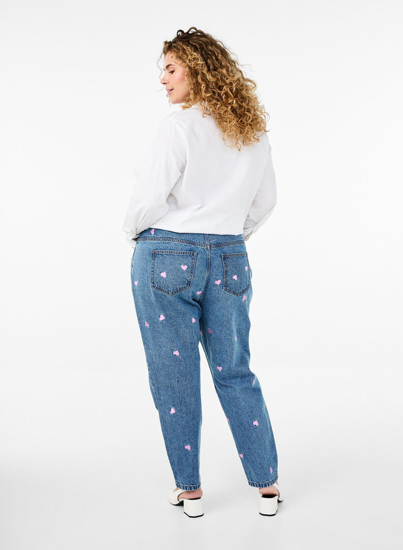 Mille mom-fit jeans med broderi, Blå, Model image number 2