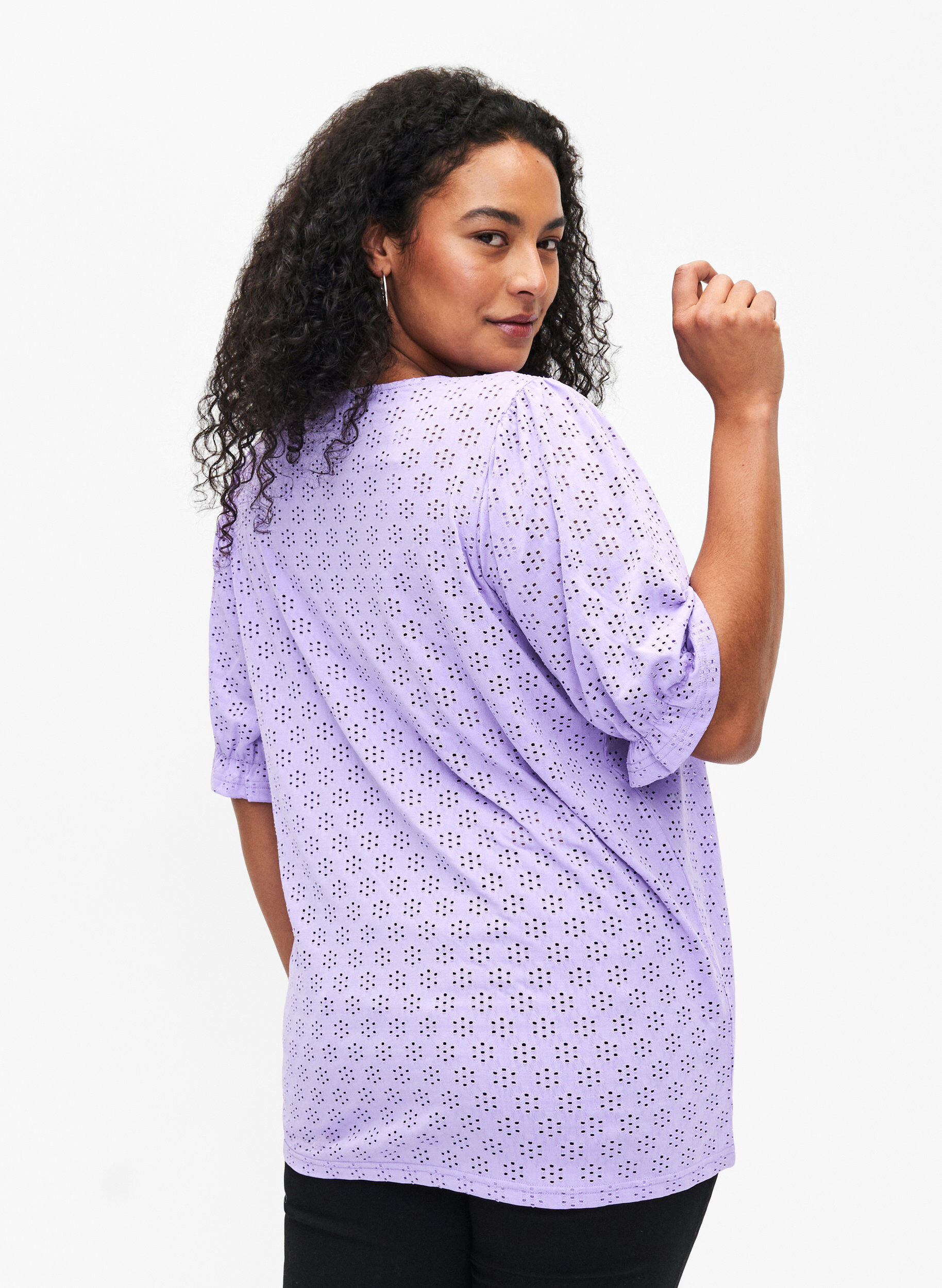 Zizzi Bluse med V-hals og hullm&oslash;nster, Viola, Model image number 1