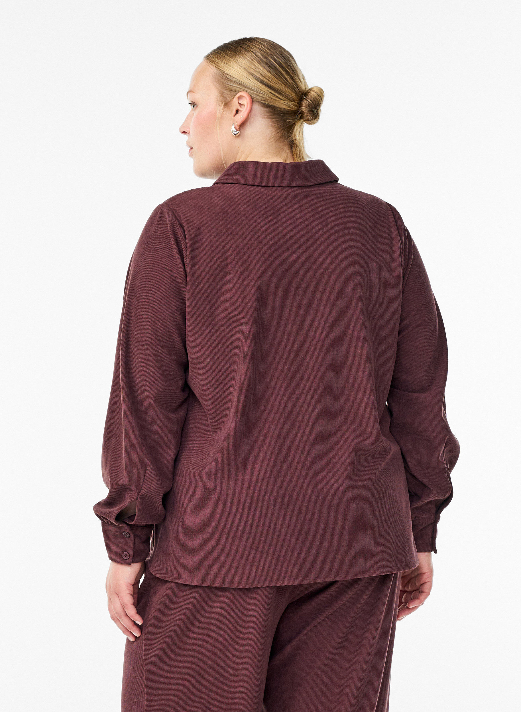 Zizzi Langermet skjortebluse i cordfl&oslash;yel, M&oslash;rk Bordeaux, Model image number 2