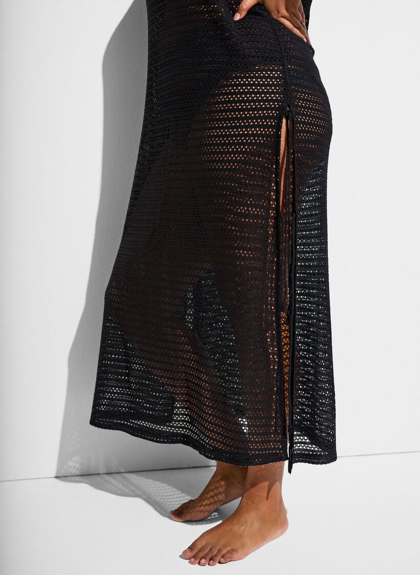 Ermel&oslash;s strandkjole med hullbroderi og sidesplitter, Svart, Model image number 2