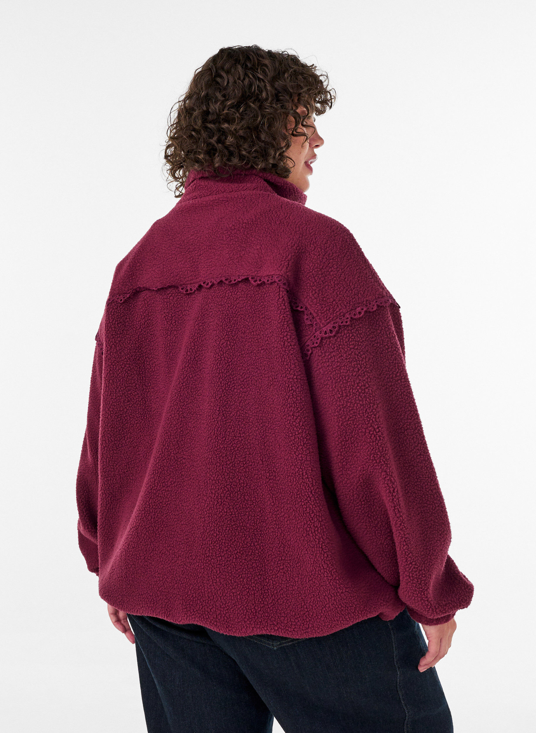 ZizziTeddyjakke med brodert kant i hullm&oslash;nster og h&oslash;y hals, R&oslash;d, Model image number 2