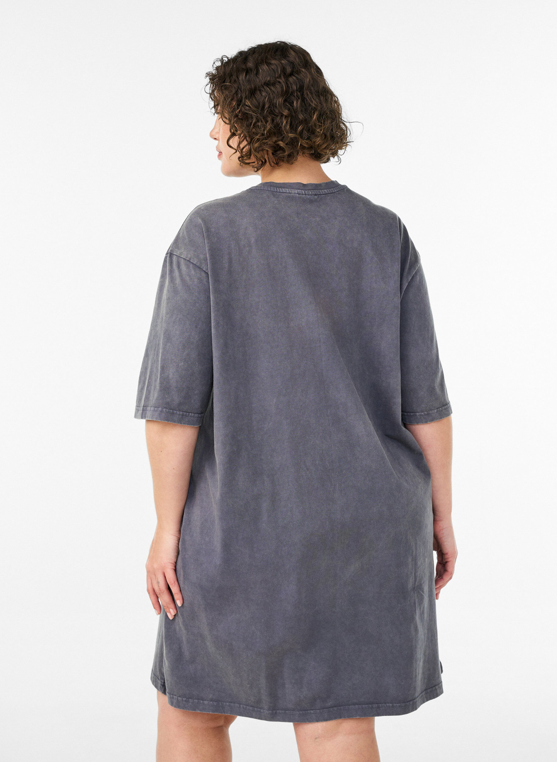 ZizziLoose T-skjortekjole med en vasket stil, Gr&aring;, Model image number 2