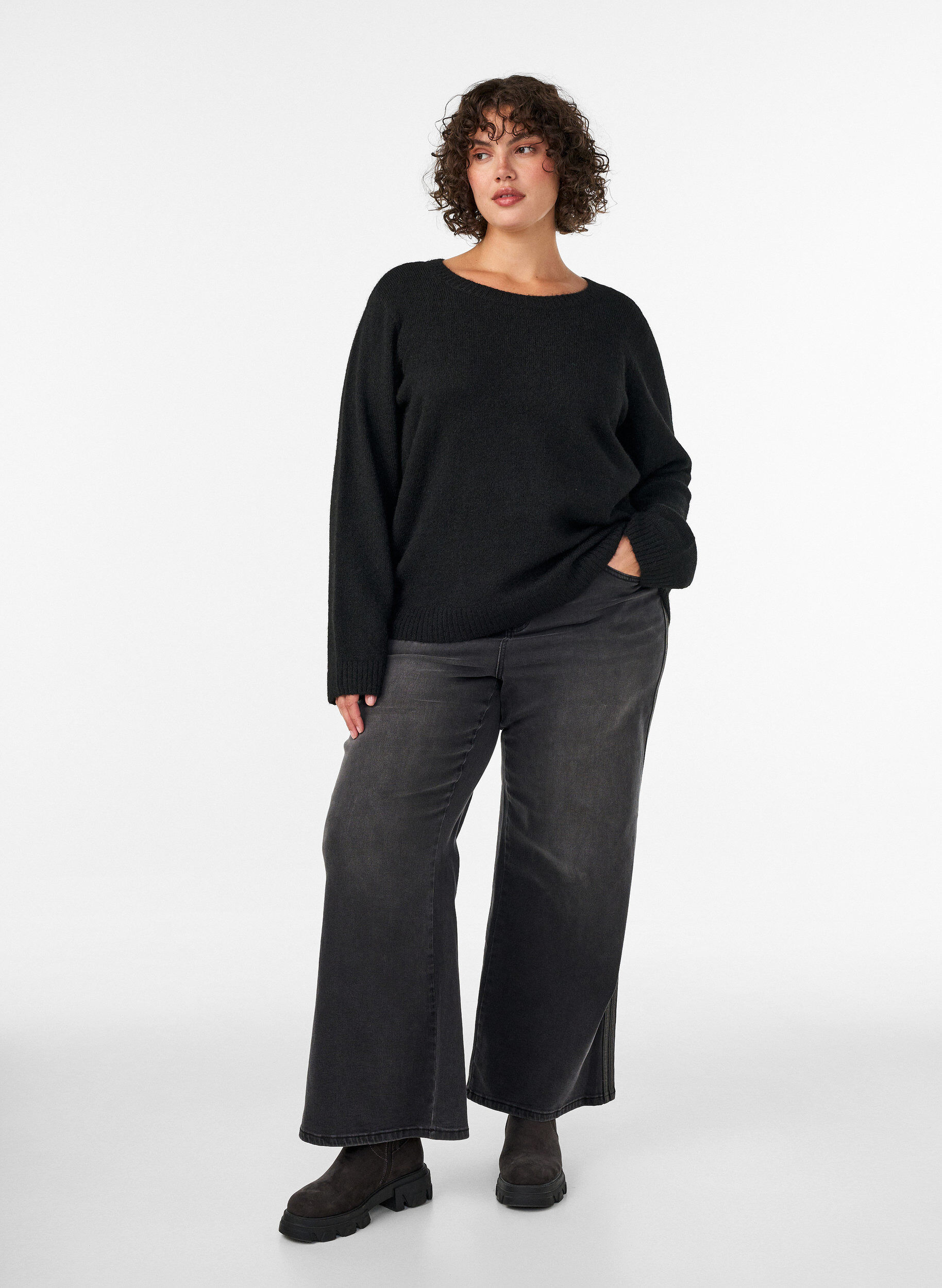 ZizziLoose fit genser med rund hals, Svart, Model image number 1