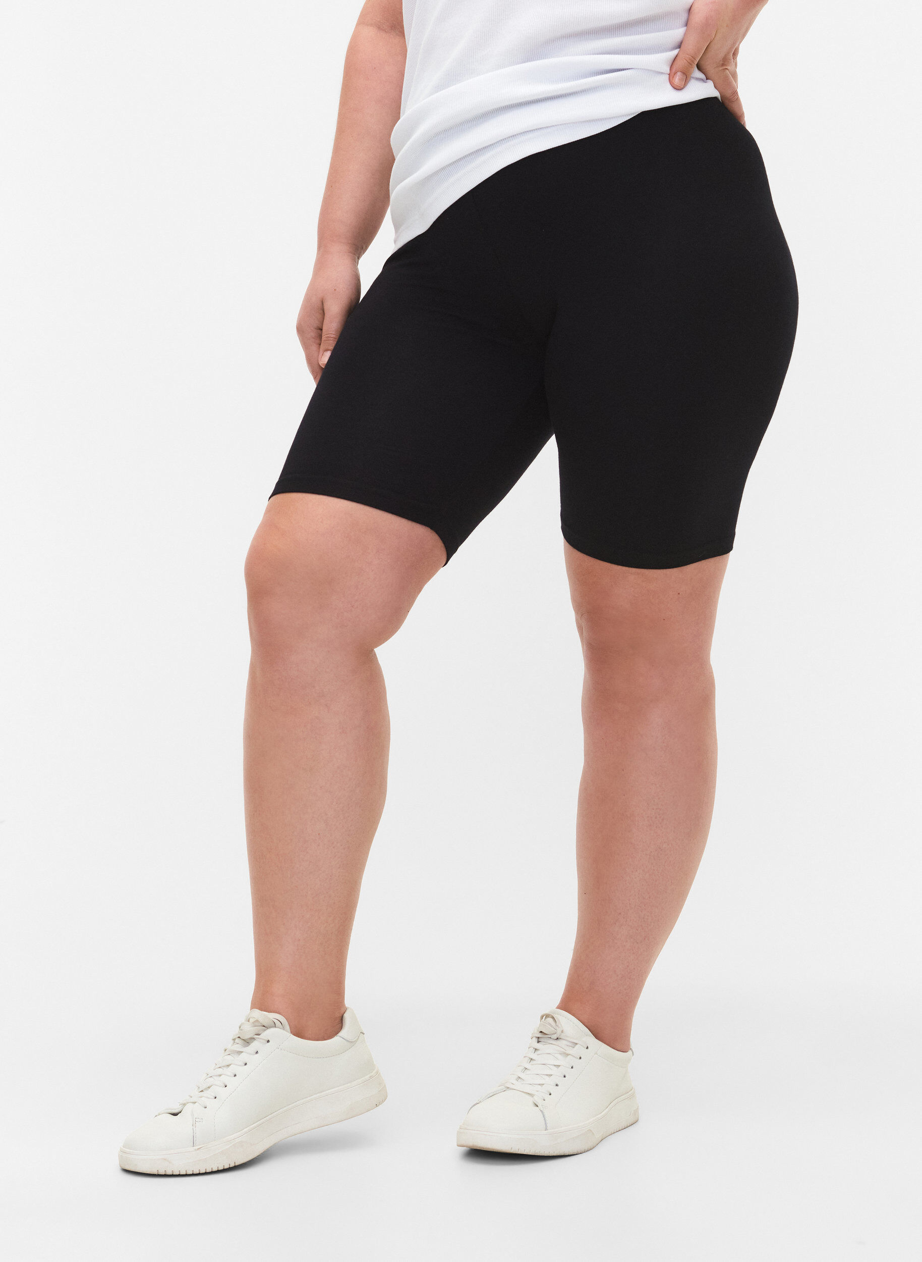 Ensfargede standard sykkelshorts, Svart, Model