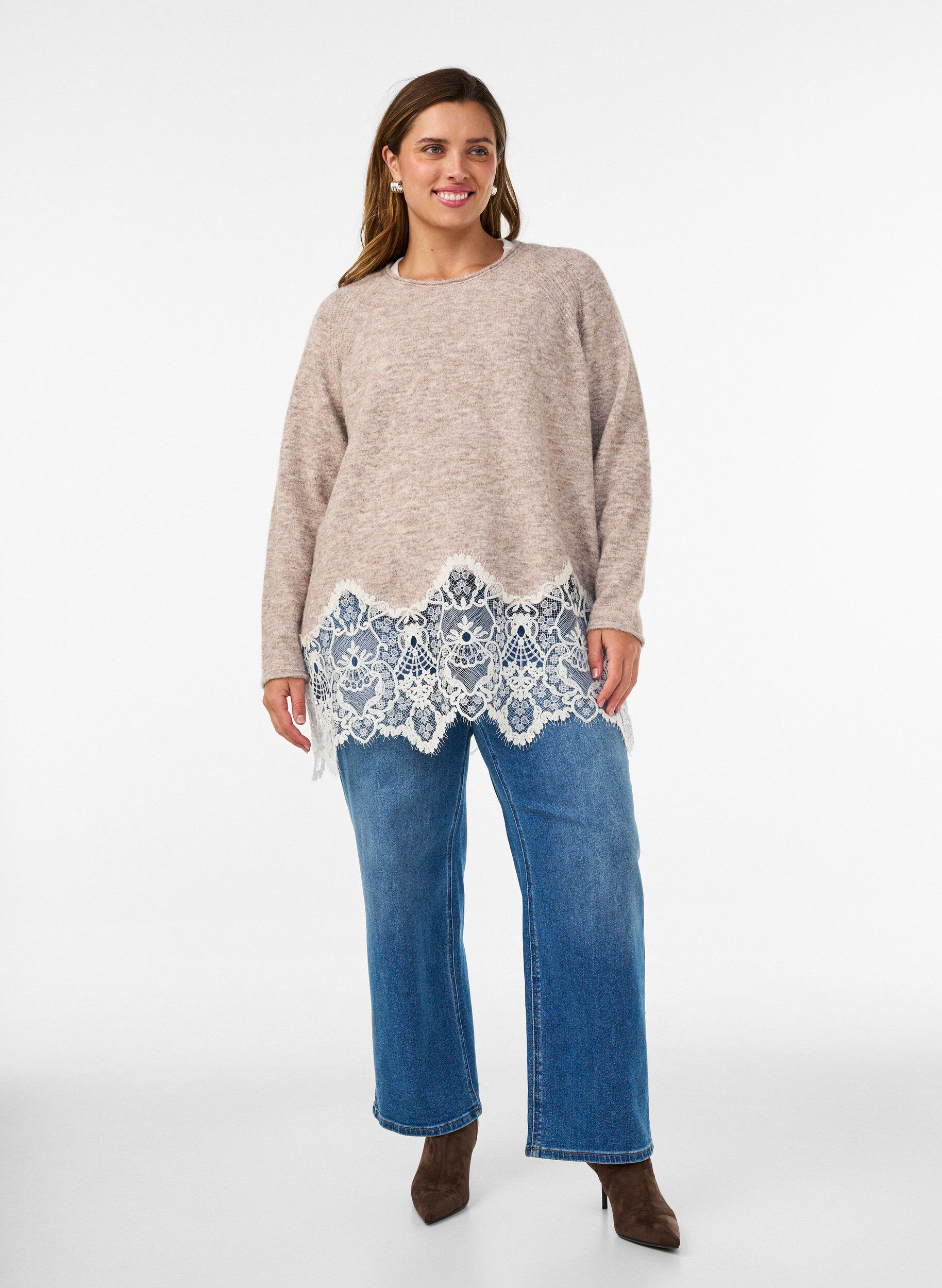 ZizziStrikkebluse med raglanermer og en bred blondedetalj, Beige, Model image number 1