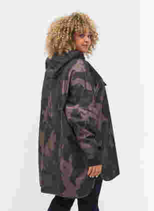 Regnponcho med kamuflasjemønster, Camou Print, Model