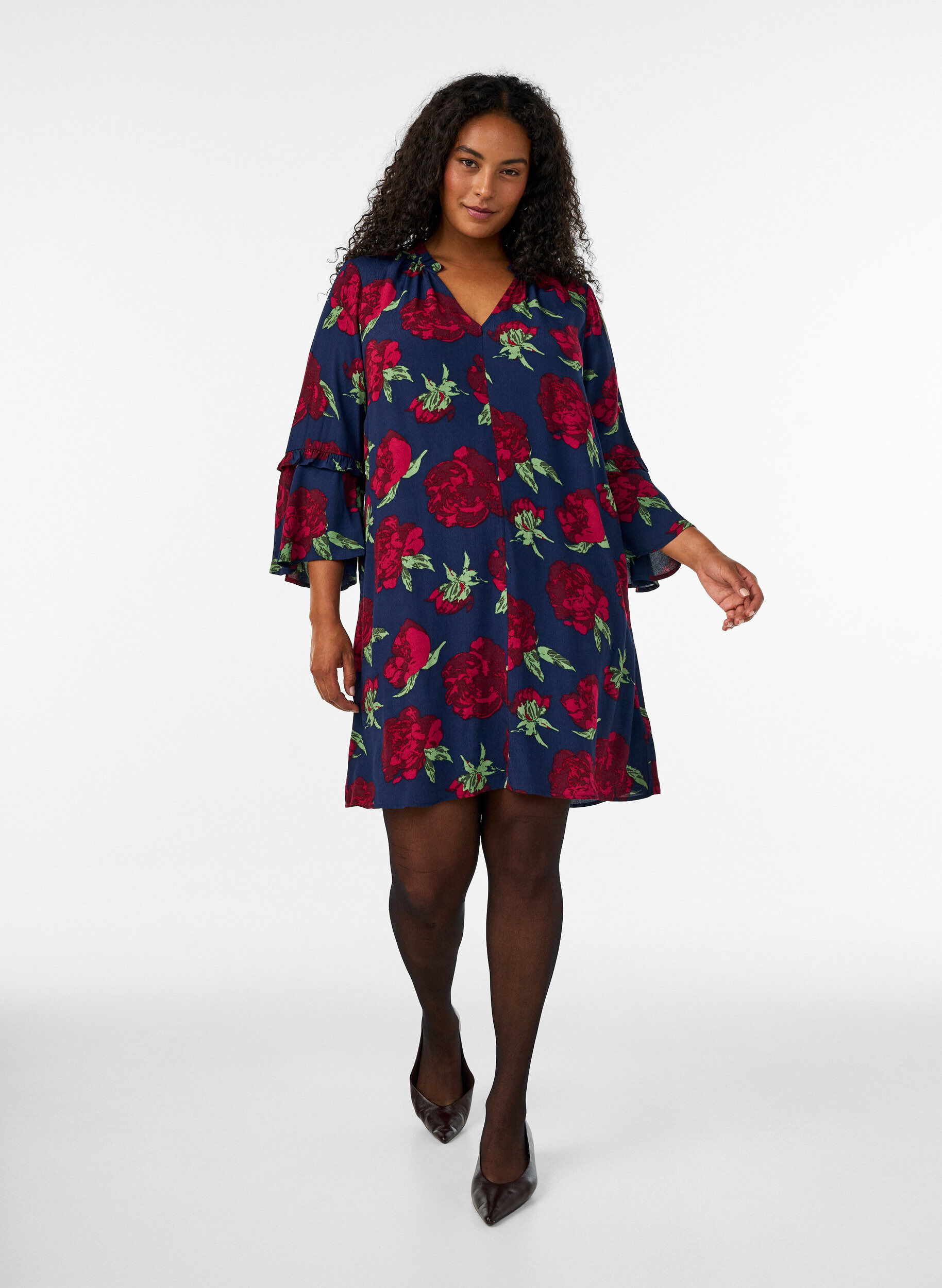 ZizziBlomsterkjole i viskose med volanger, Bl&aring;, Model image number 1