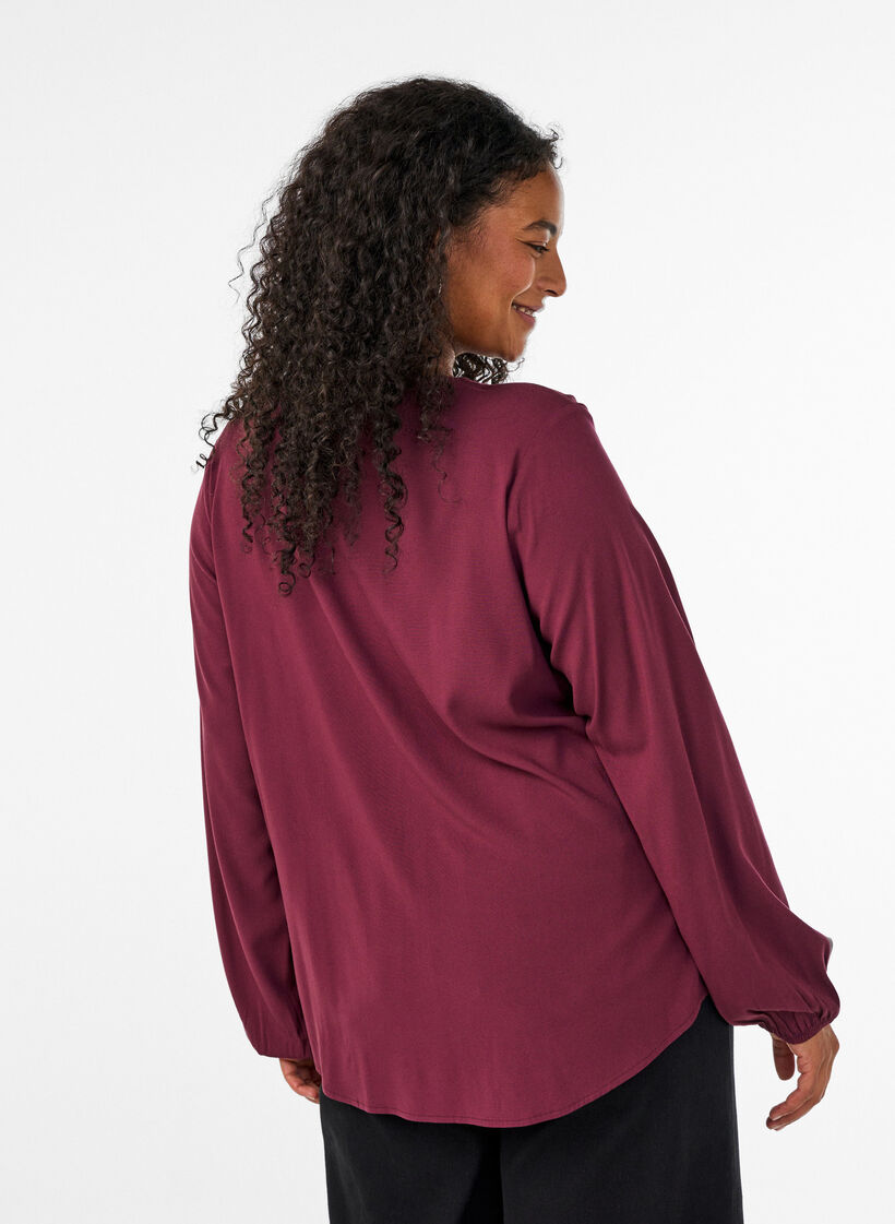 Viskosebluse med V-hals og avrundet fold, R&oslash;d, Model image number 2