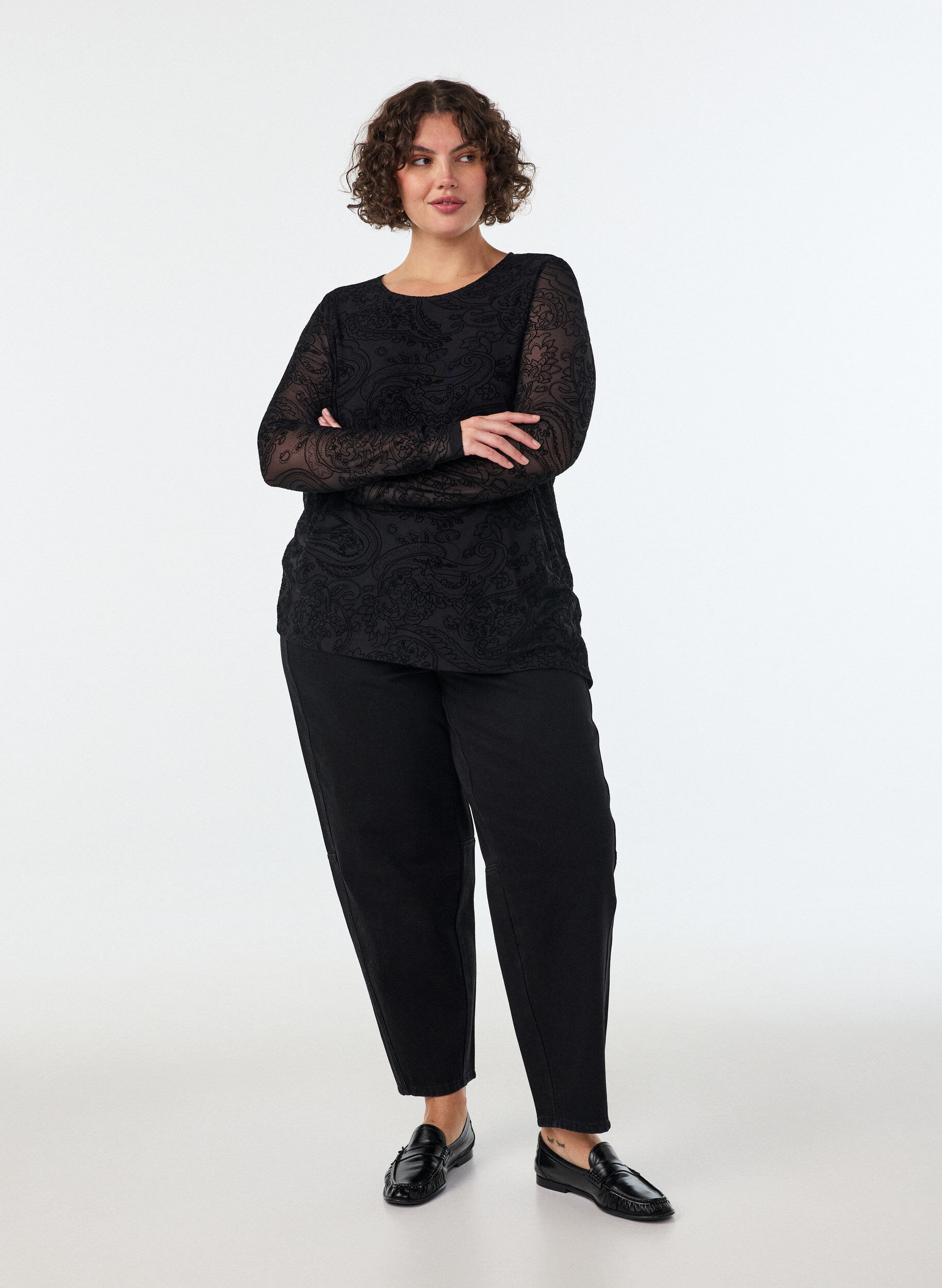 ZizziMeshbluse med paisleytrykk og asymmetrisk kant, Svart, Model image number 1