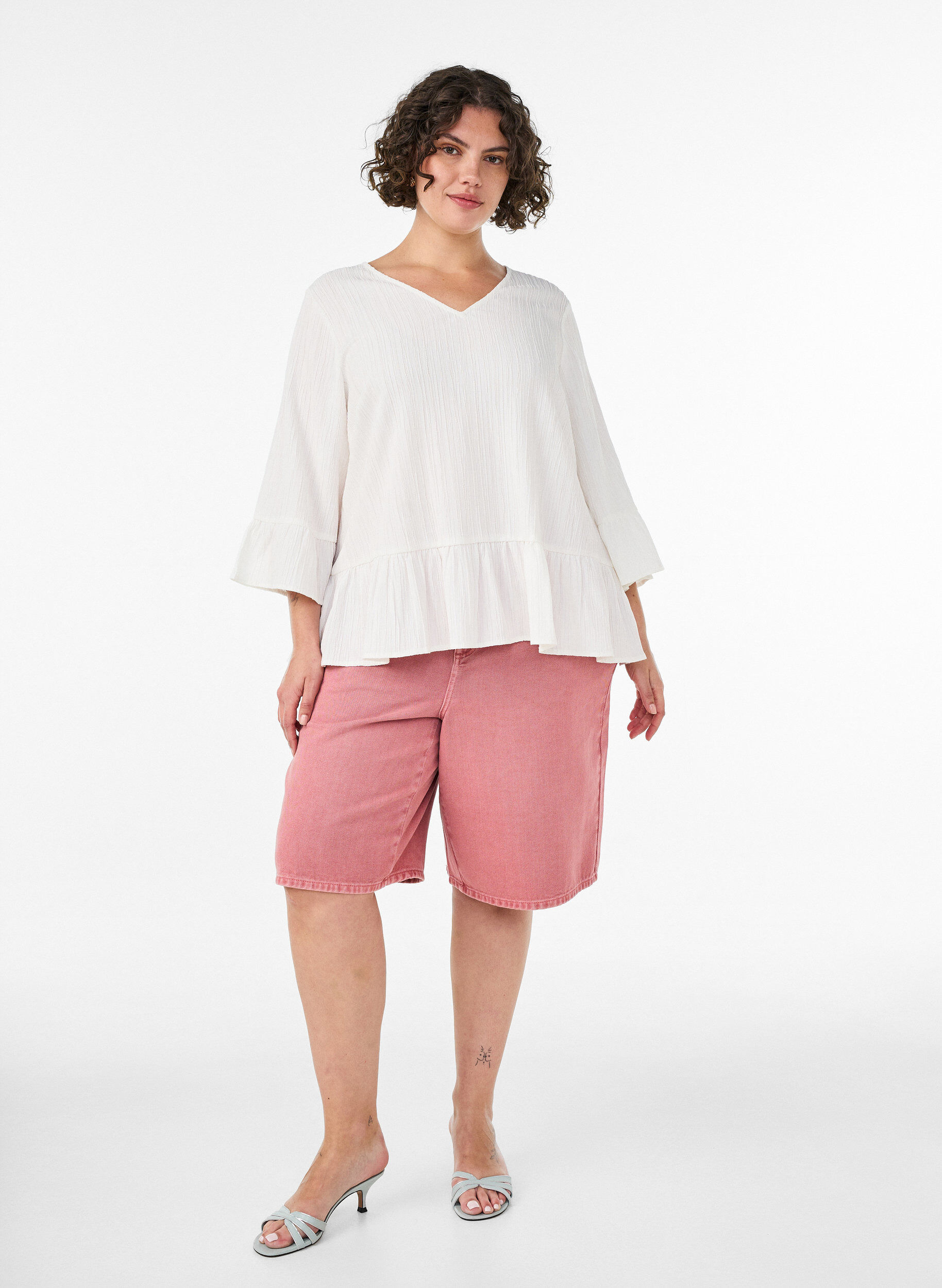 ZizziBluse med tekstur, V-hals og rysjer, Vanilje, Model image number 1