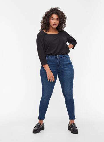 Kampanjevare - Cropped Amy jeans med splitt, Blue denim, Model image number 0