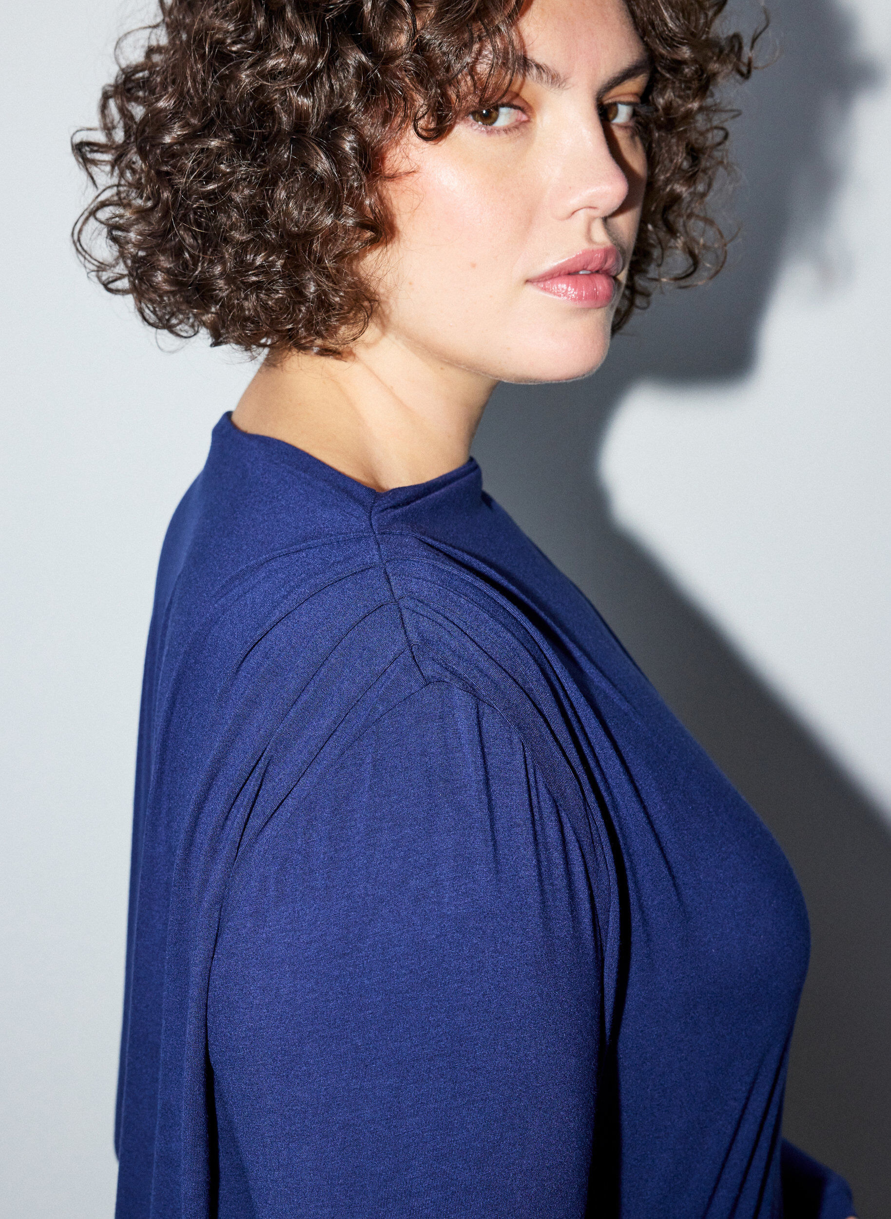 ZizziBluse med b&aring;thals og ballongfasong, Bl&aring;, Model image number 3