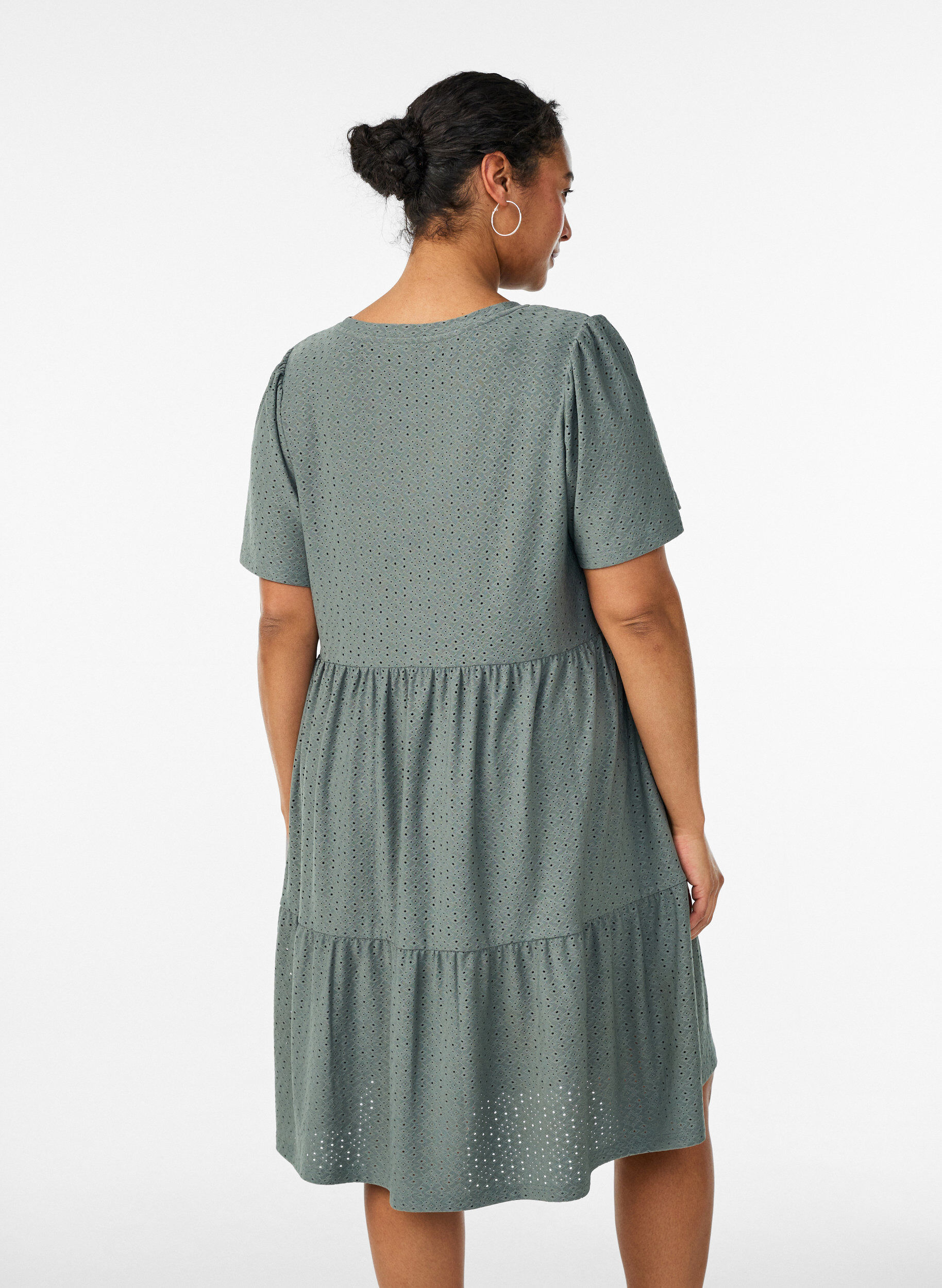 ZizziKort kjole med blondem&oslash;nster og lagdelt skj&oslash;rt, Gr&oslash;nn, Model image number 2