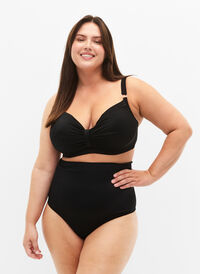 Bikinitruse med høyt liv, Svart Bikinitruse med høyt liv, Svart, Model