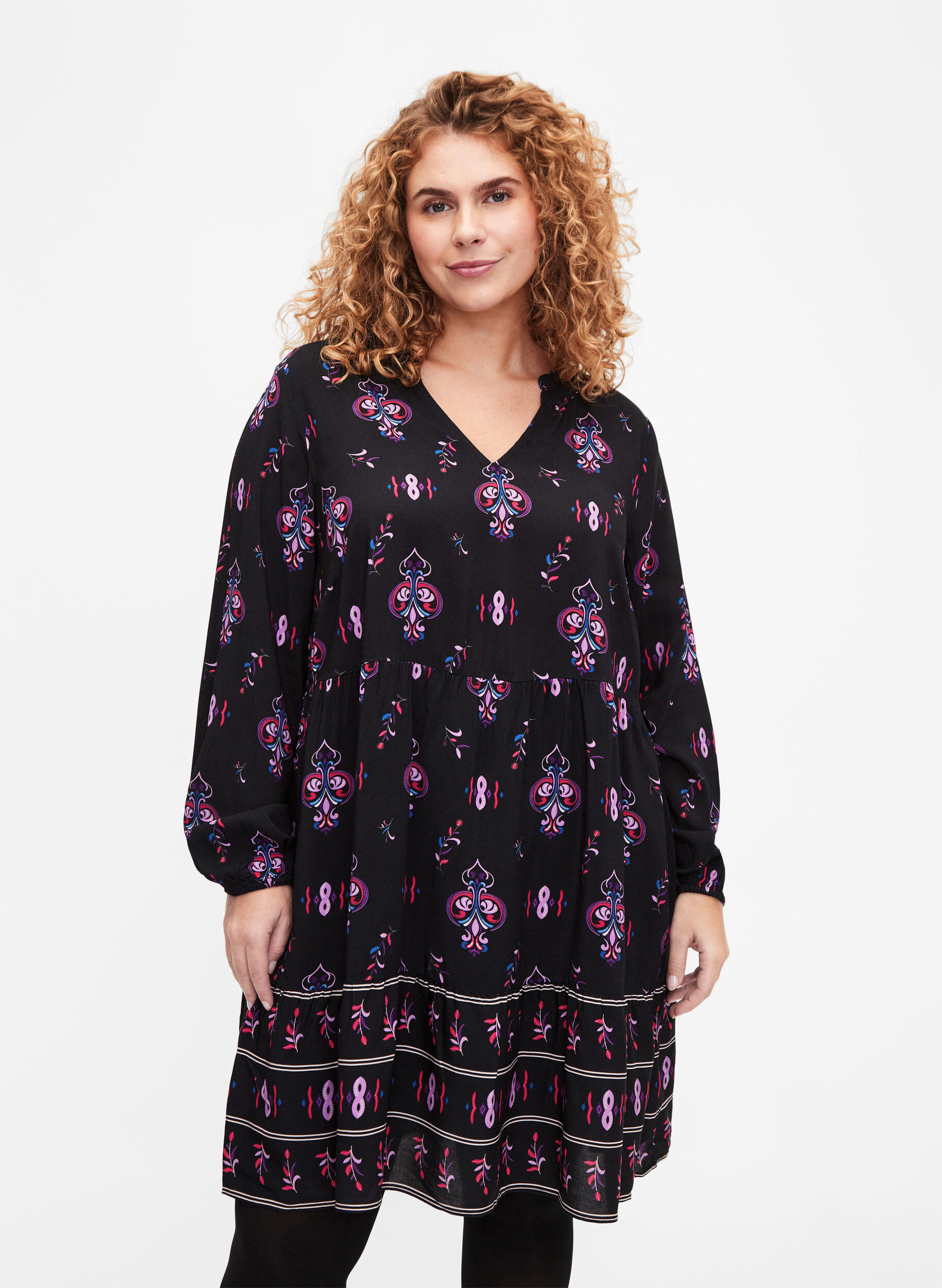 ZizziViskosekjole med lange ermer og trykk, Black Pink AOP, Model image number 0