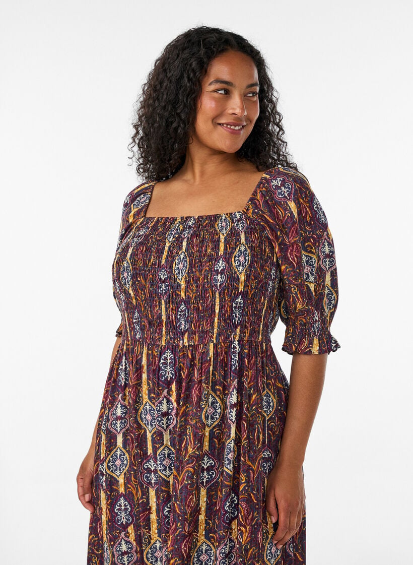 Sommerkjole i viskose med paisley-trykk, Lilla, Model image number 2