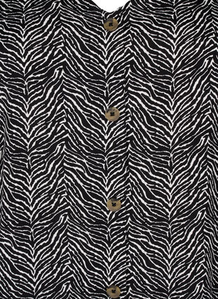 Zizzi Bluse i viskose med knapper, Black Graphic AOP, Packshot image number 2