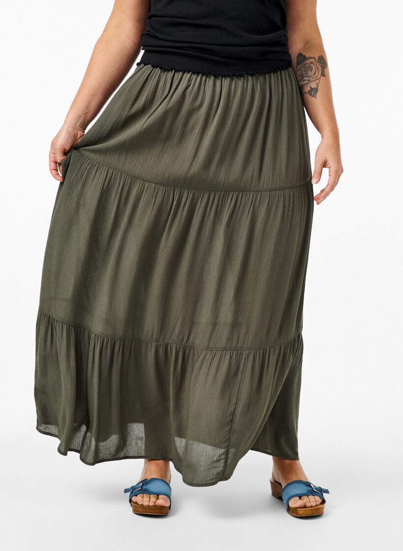 Langt skj&oslash;rt med strikk i livet, Gr&oslash;nn, Model image number 2