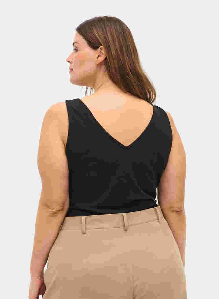 Basistopp med v-utringning i ribbemateriale, Black, Model