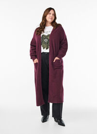 Lang strikket cardigan med lommer, Rød Lang strikket cardigan med lommer, Rød, Model