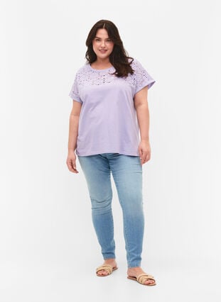 Løs T-skjorte med broderi anglaise, Lavender, Model image number 1