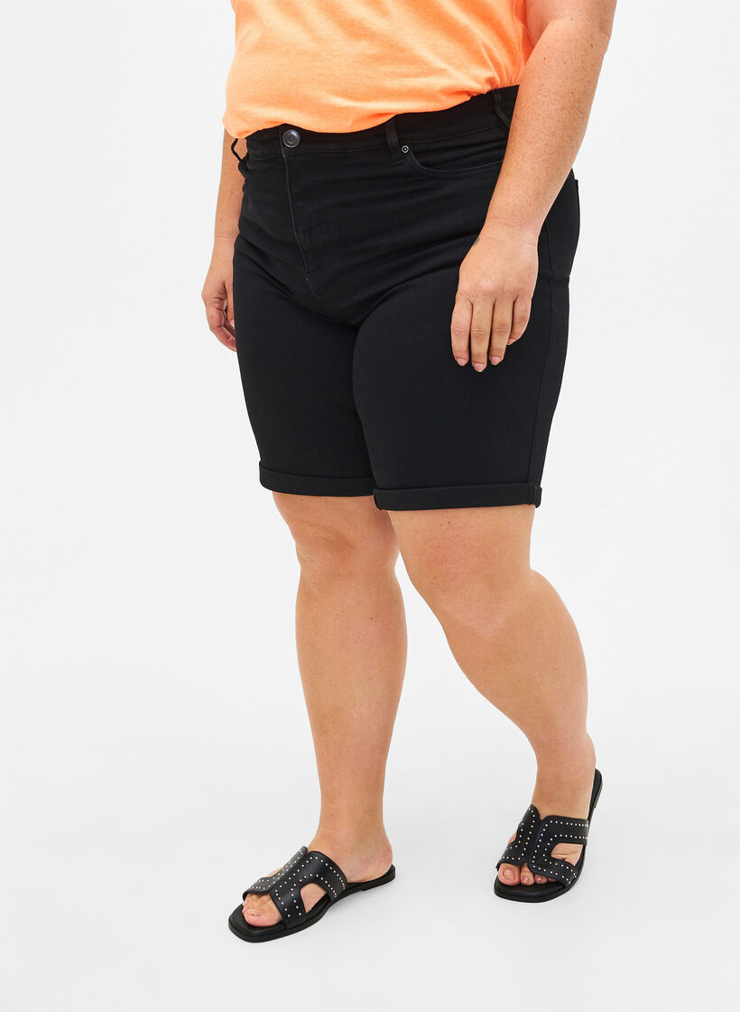 Tettsittende dongerishorts med høy midje, Black, Model image number 2