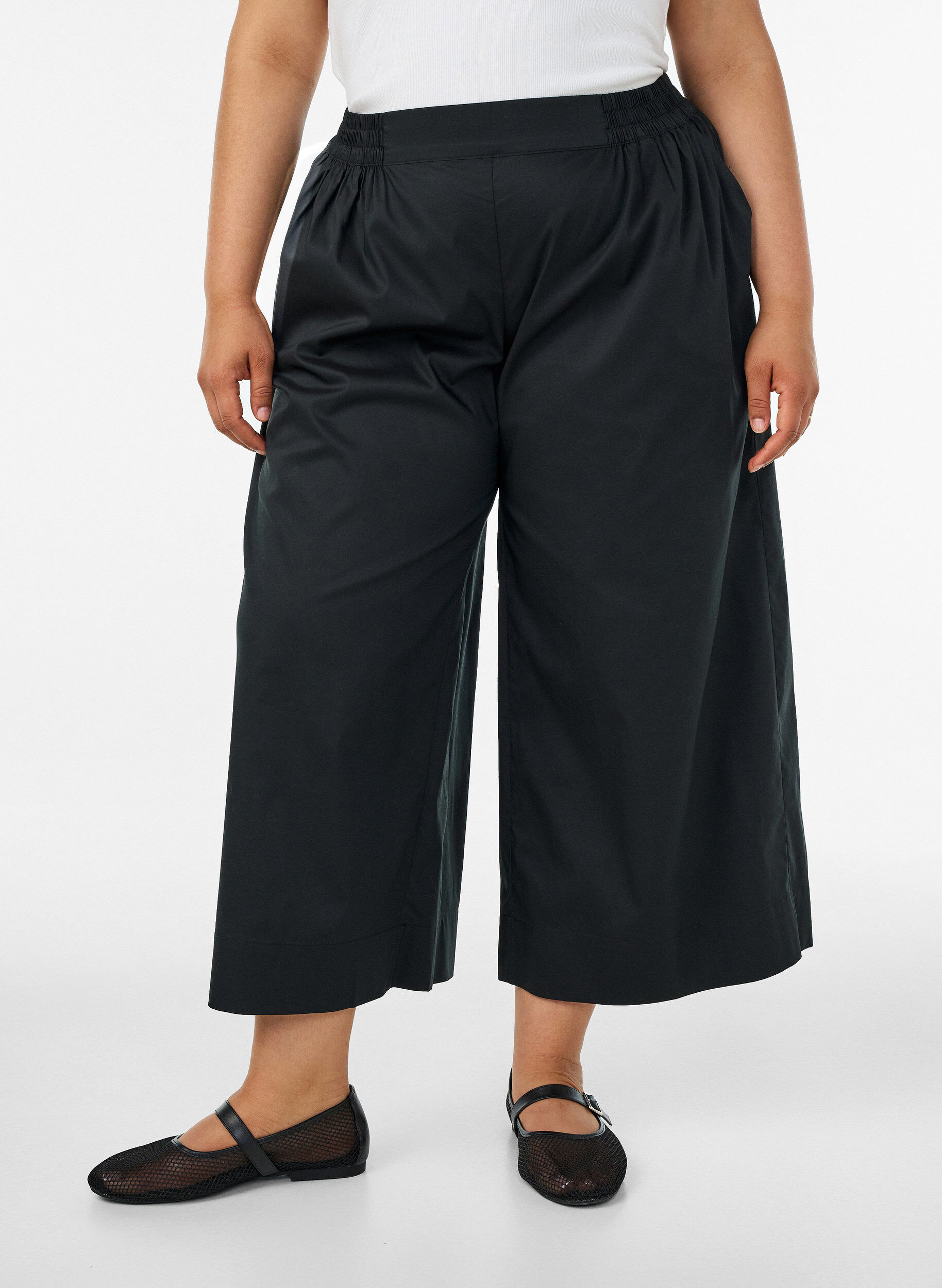 ZizziKulotter med elastisk midje og vide ben, Svart, Model image number 3