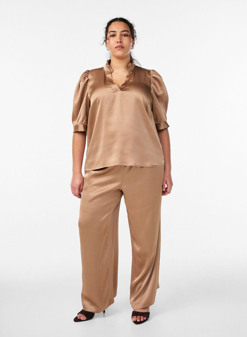 Bluse med satenglook, 1/2-ermer og volangkrage, Brun, Model image number 1