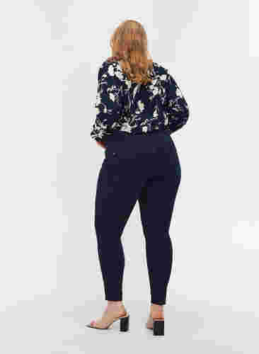 Ekstra slim Sanna jeans med normal høyde i livet, Dark blue, Model image number 1