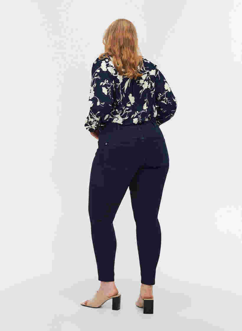 Ekstra slim Sanna jeans med normal høyde i livet, Dark blue, Model image number 1